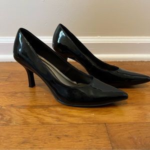 Women’s Black Patent Leather Pointy-Toe Pumps
